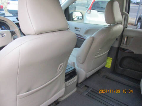 2014 Toyota Sienna XLE 8-Passenger