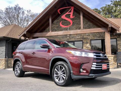 2017 Toyota Highlander for sale at Auto Solutions in Maryville TN