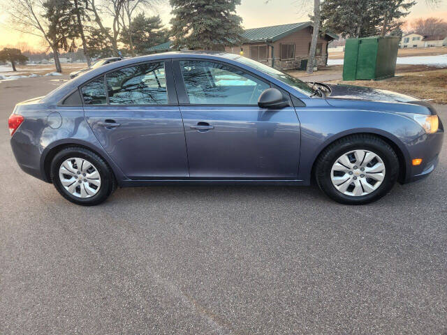 2014 Chevrolet Cruze for sale at Xtra Mile Auto Sales LLC in Cambridge, MN