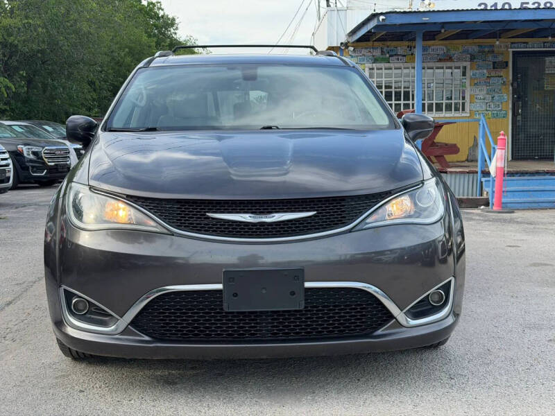 2017 Chrysler Pacifica Touring-L Plus