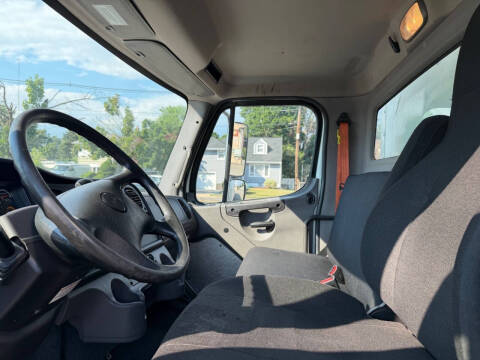 2021 Freightliner M2 106