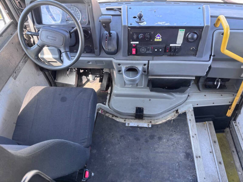 2014 Isuzu UTILIMASTER VAN