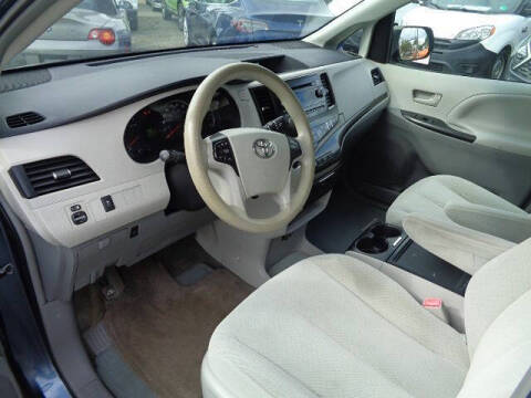 2014 Toyota Sienna LE 8-Passenger