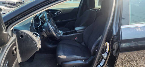 2017 Chrysler 200 LX