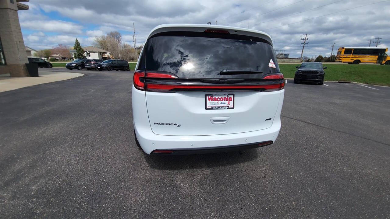 2024 Chrysler Pacifica for sale at Victoria Auto Sales in Victoria, MN