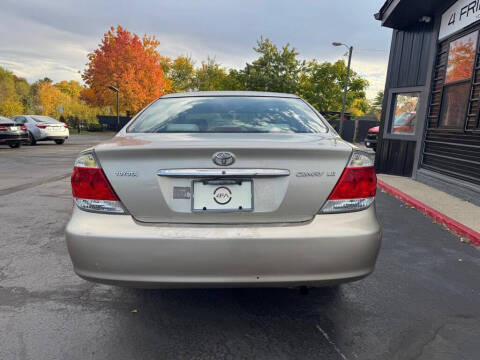 2005 Toyota Camry LE