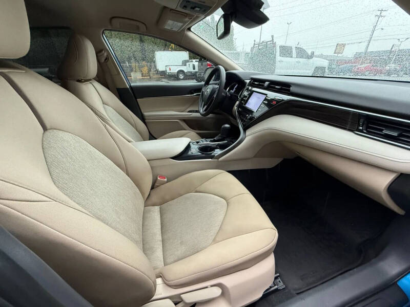 2019 Toyota Camry Hybrid LE