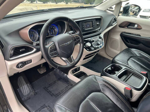 2017 Chrysler Pacifica Touring-L