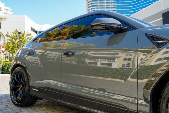 2023 Lamborghini Urus Performante