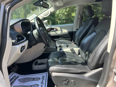 2017 Chrysler Pacifica Touring-L