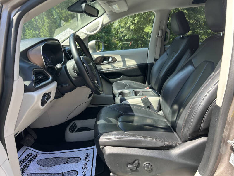 2017 Chrysler Pacifica Touring-L