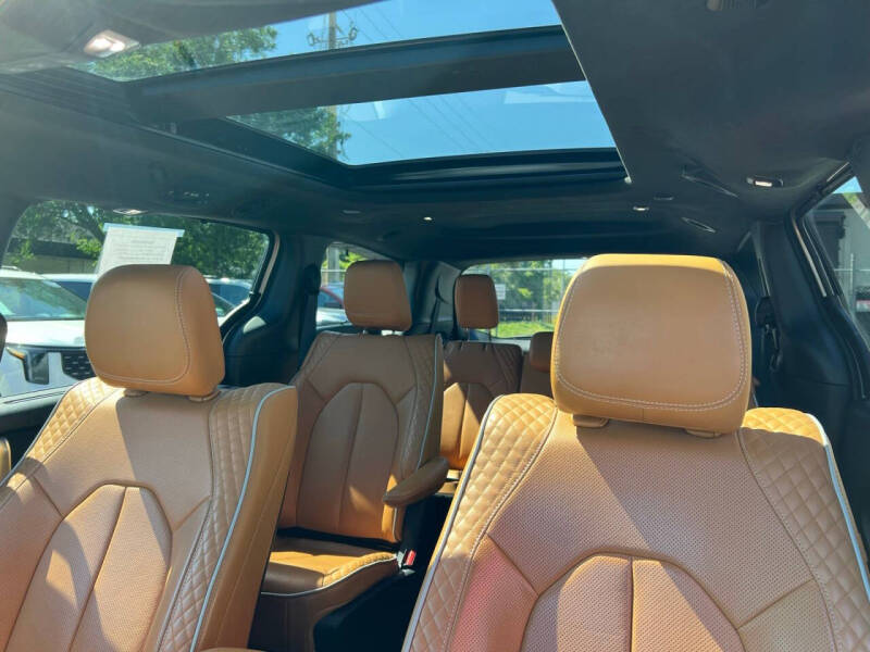 2023 Chrysler Pacifica Plug-In Hybrid Pinnacle