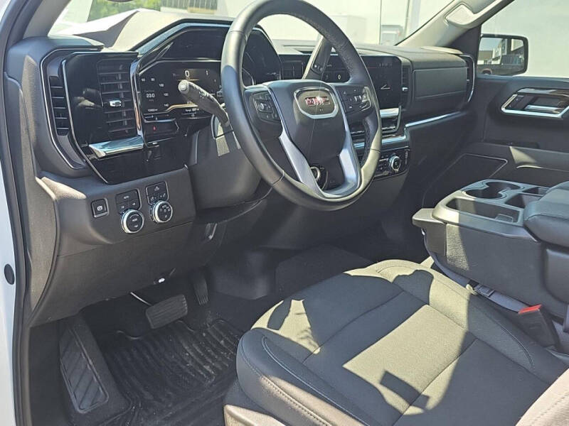 2025 GMC Sierra 1500 Elevation Standard