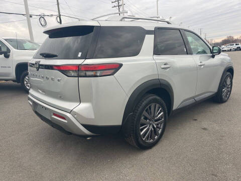 2023 Nissan Pathfinder SL