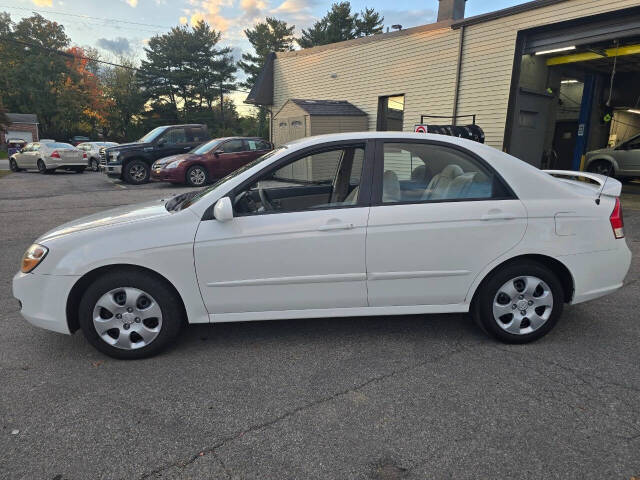 2008 Kia Spectra for sale at QUEENSGATE AUTO SALES in York, PA