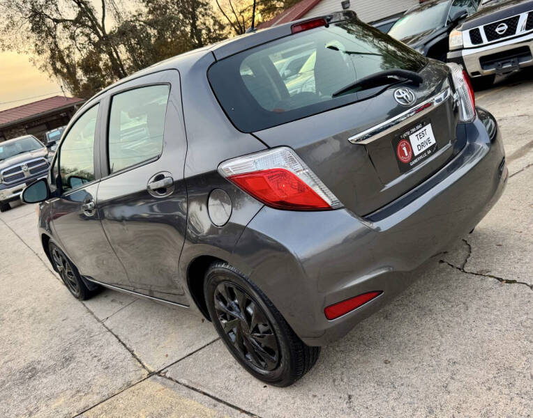 2013 Toyota Yaris 5-Door LE