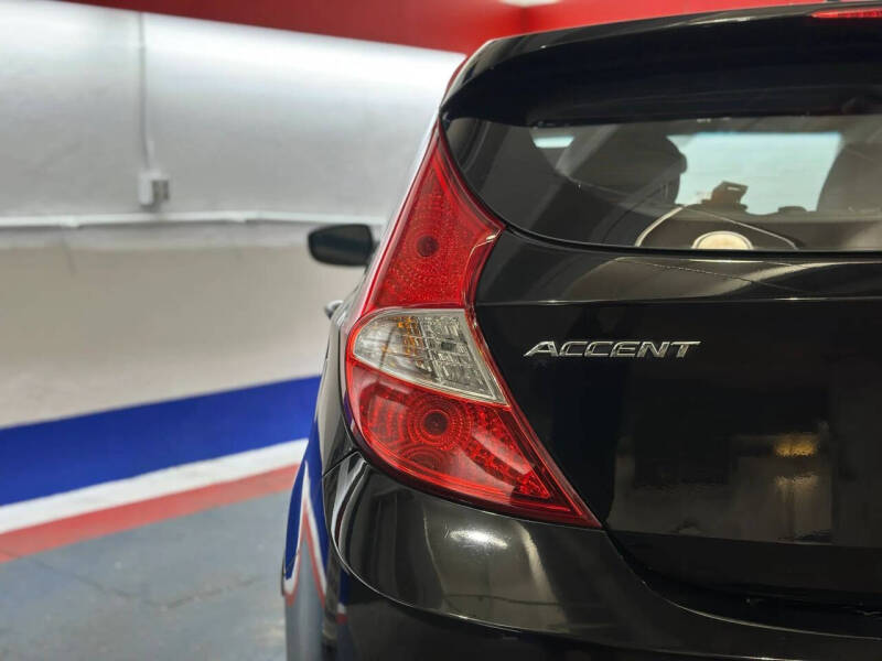 2012 Hyundai Accent SE