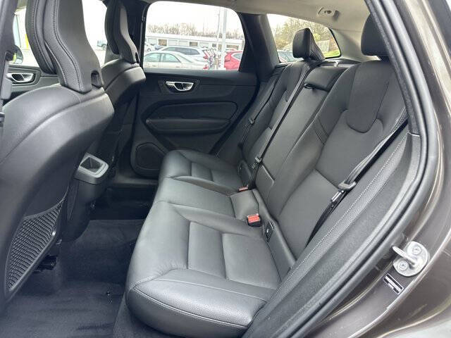 2025 Volvo XC60 B5 Plus Dark Theme