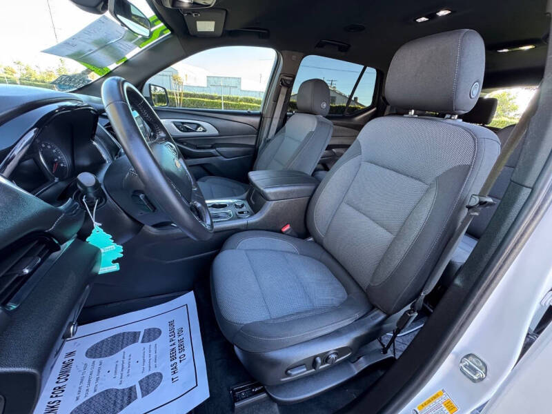 2022 Chevrolet Traverse LT Cloth