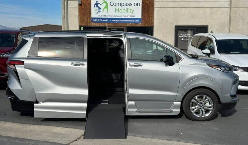 2023 Toyota Sienna XSE 7-Passenger