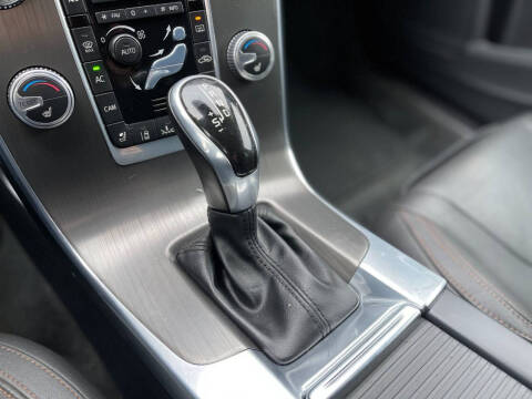 2016 Volvo V60 Cross Country T5 Platinum