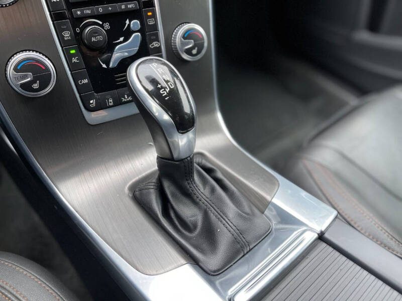 2016 Volvo V60 Cross Country T5 Platinum