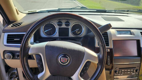 2012 Cadillac Escalade Luxury