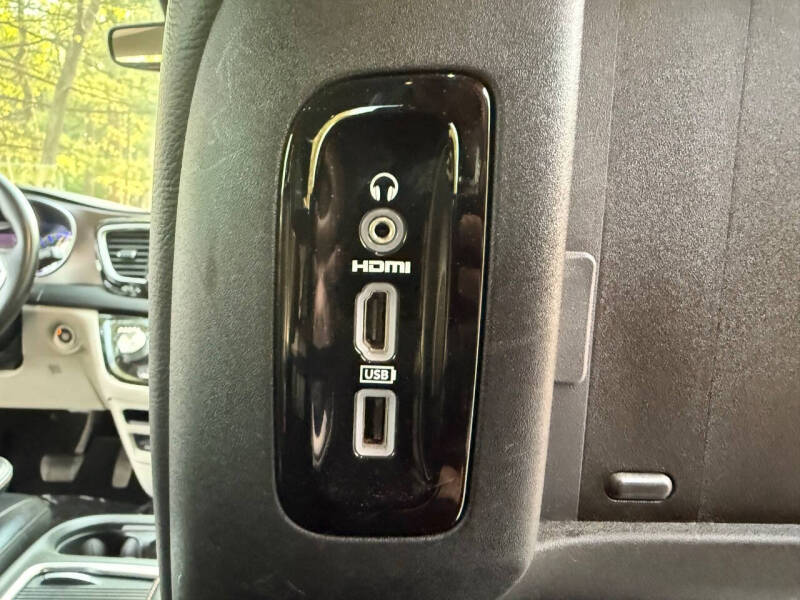 2017 Chrysler Pacifica Touring-L Plus