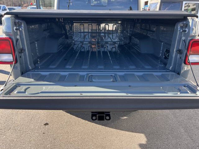 2024 Jeep Gladiator Sport S