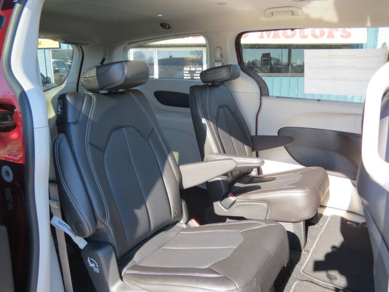 2023 Chrysler Pacifica Touring L