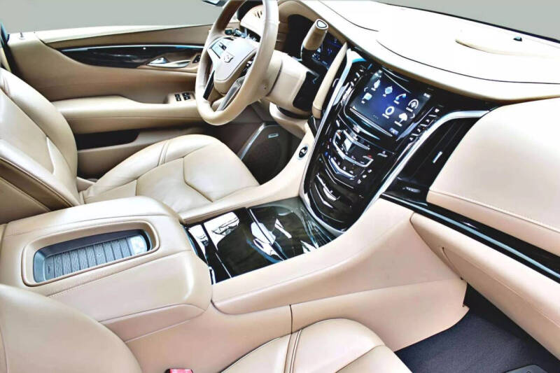 2018 Cadillac Escalade Platinum