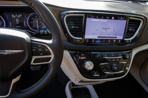 2022 Chrysler Voyager LX