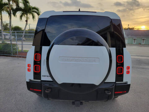 2024 Land Rover Defender 130 P400 X-Dynamic SE