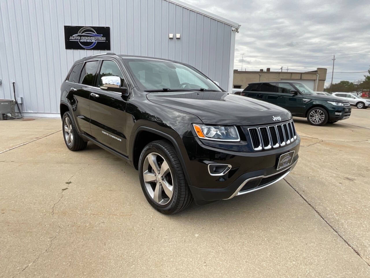 2014 Jeep Grand Cherokee for sale at Auto Connection in Waterloo, IA