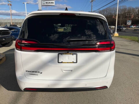 2026 Chrysler Pacifica Select