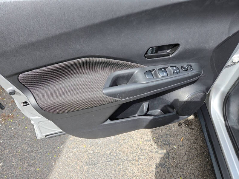 2019 Nissan Kicks S