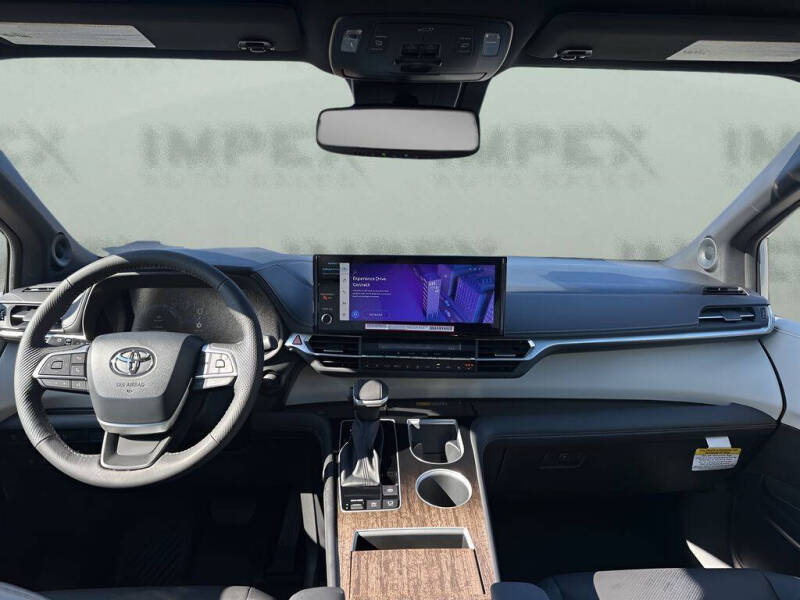 2025 Toyota Sienna Platinum 7-Passenger