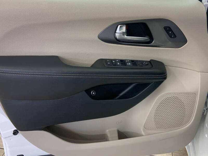 2022 Chrysler Pacifica Hybrid Touring L