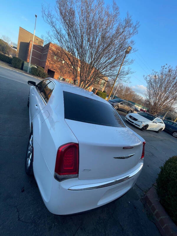 2015 Chrysler 300 Limited photo 7