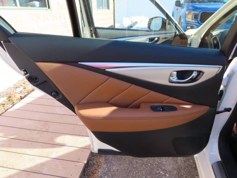 2023 Infiniti Q50 Luxe