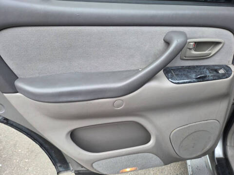 2005 Toyota Sequoia SR5