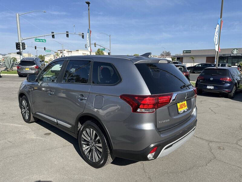 2020 Mitsubishi Outlander SE