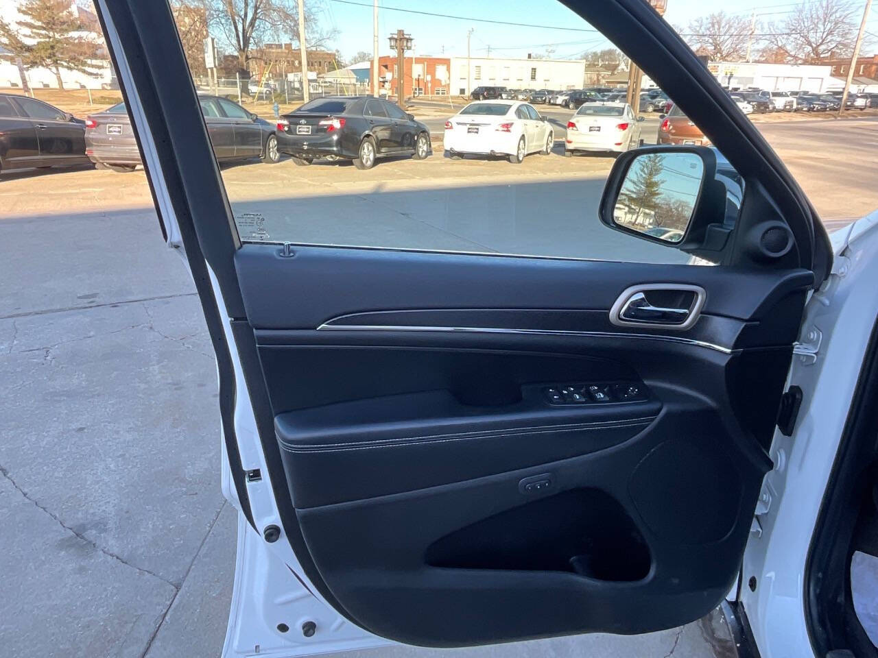 2015 Jeep Grand Cherokee for sale at Auto Connection in Waterloo, IA