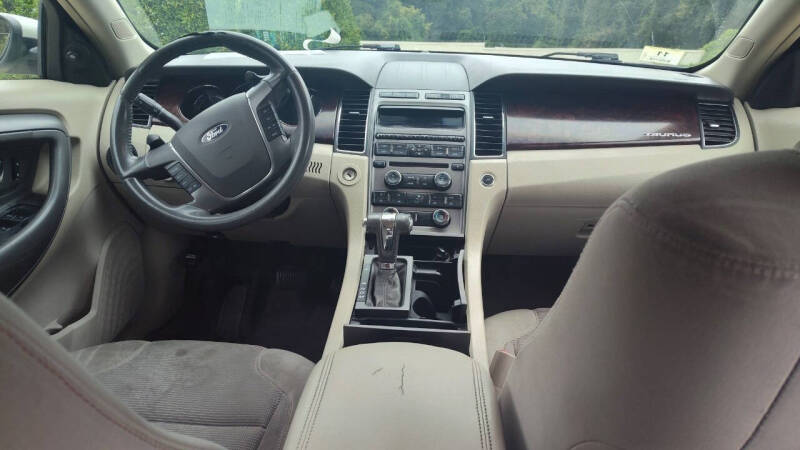 2010 Ford Taurus SEL