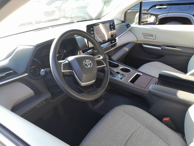 2021 Toyota Sienna LE 8-Passenger