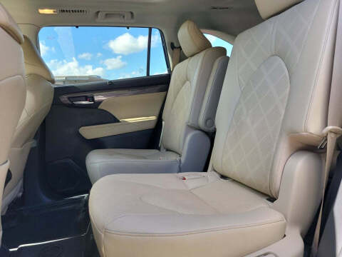 2023 Toyota Highlander Platinum