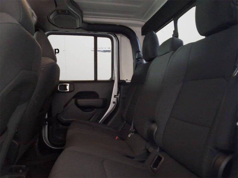 2022 Jeep Gladiator Sport