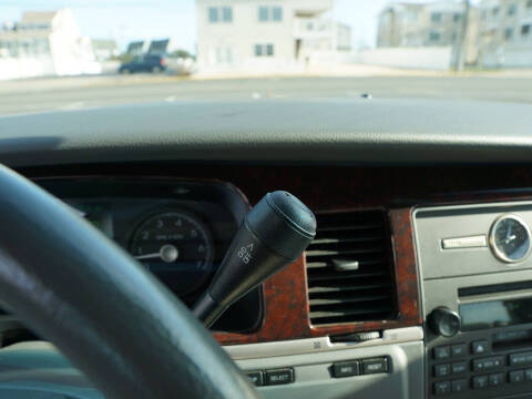 2006 Lincoln Town Car Signature