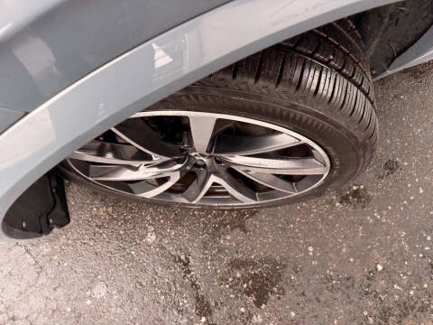 2020 Volvo XC90 T6 Momentum 6-Passenger