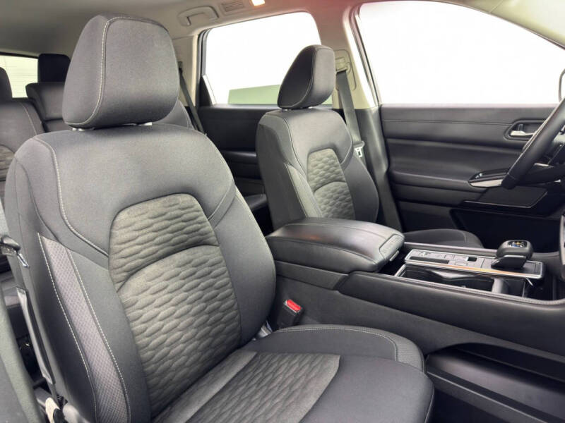 2022 Nissan Pathfinder SV